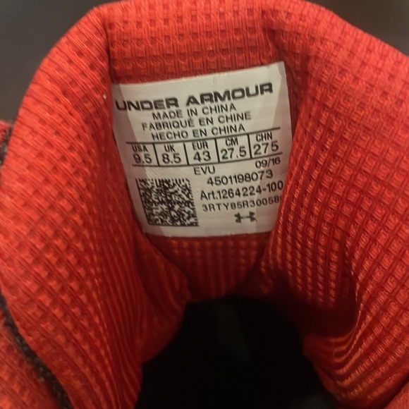 Under Armour Basketball shoes, we red and white - Picture 4 of 4
